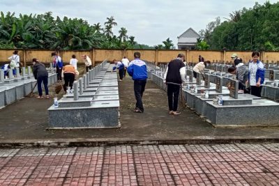 CHI ĐOÀN, LIÊN ĐỘI TRƯỜNG THCS HÀNH TÍN ĐÔNG PHỐI HỢP CÙNG ĐOÀN XÃ LAO ĐỘNG VỆ SINH NGHĨA TRANG LIỆT SĨ NHÂN DỊP TẾT NGUYÊN ĐÁNG QUÝ MÃO 2023