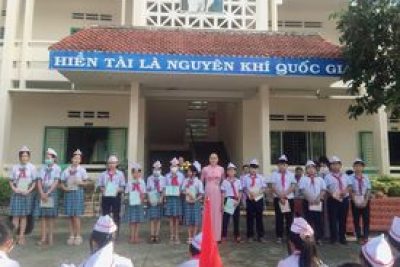 Thi đua “Vòng hoa điểm 10” và “Tiết học tốt” chào mừng 20-10