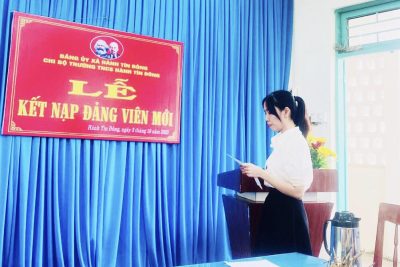 LỄ KẾT NẠP ĐẢNG VIÊN MỚI CỦA CHI BỘ TRƯỜNG THCS HÀNH TÍN ĐÔNG