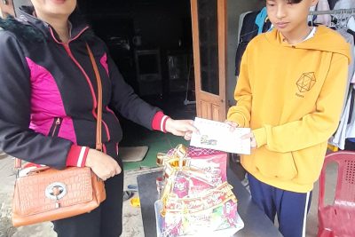 TRƯỜNG THCS HÀNH TÍN ĐÔNG TRAO QUÀ TẾT CHO CÁC EM HỌC SINH CÓ HOÀN CẢNH KHÓ KHĂN