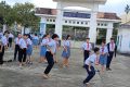 Học sinh THCS Hành Tín Đông hào hứng chơi trò chơi vận động dân gian
