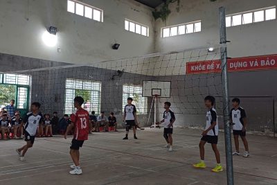 TRƯỜNG THCS HÀNH TÍN ĐÔNG TỔ CHỨC GIẢI BÓNG CHUYỀN HỌC SINH CHÀO MỪNG NGÀY NHÀ GIÁO VIỆT NAM 20/11